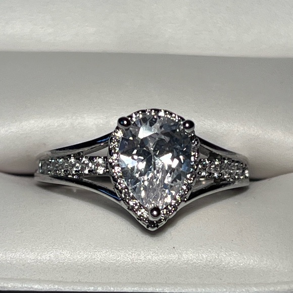 925 Sterling Silver Pear-Shaped Diamond Engagement Ring - Picture 2 of 11